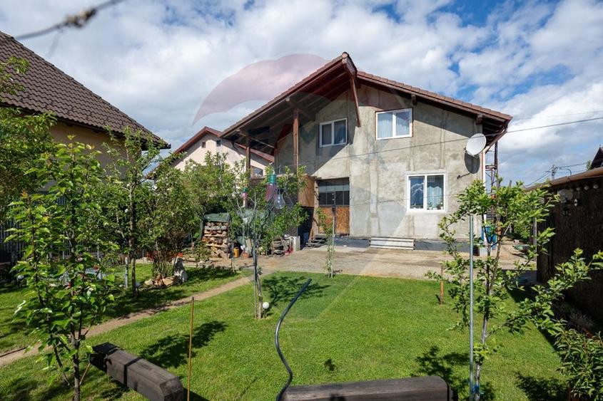 Casa individuala de vanzare in Cristian – teren 600 mp, S+P+M