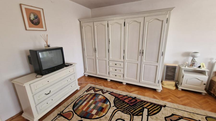 INCHIRIERE Casa individuala D + P + E + M cu 8 Camere 5 Bai 750 mp Teren CETATE
