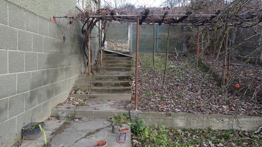 Vand casa curte si gradina in Branisca (la 15 Km de Municipiul Deva),