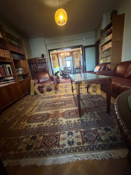 Apartament de vânzare | Ultracentral | 3 camere | Garaj | Boxă