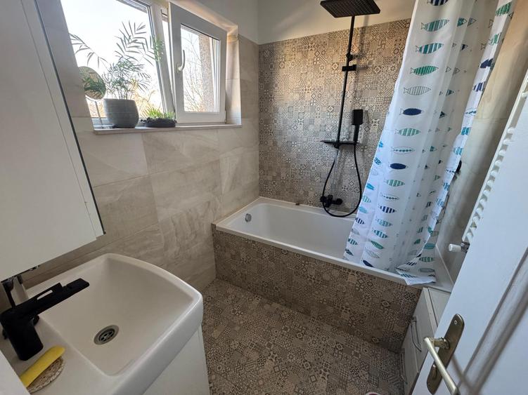 Vanzare apartament trei camere mobilat/utilat renovat Cotroceni metrou Opera
