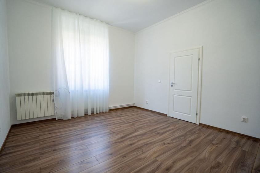 Apartament cu 2 camere, casă la curte comună – Central, Oradea