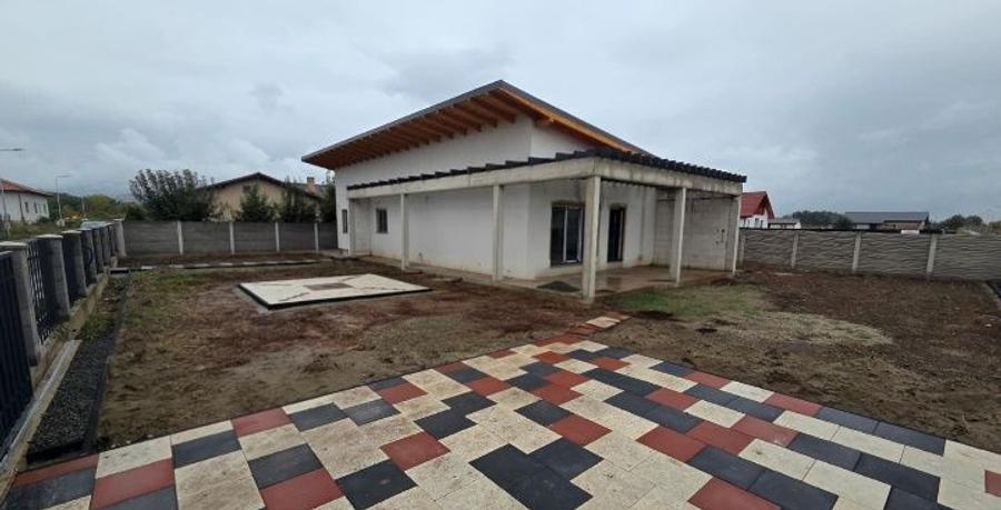 CASA NOUA I 130 mp I pe un nivel I semifinisata I teren 600 mp I