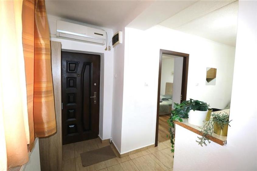Casa , 2 camere , curte proprie ,  zona Brancoveanu
