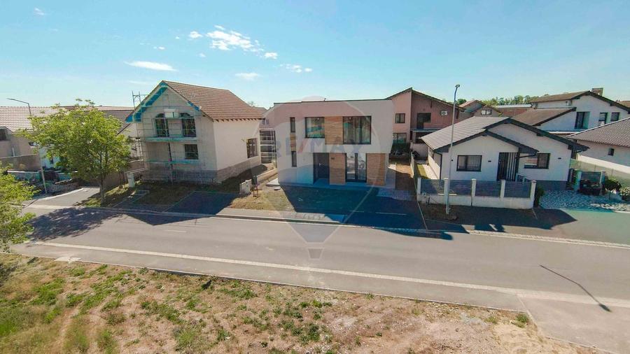 Casă / Vilă cu 5 camere de vânzare în zona Calea Clujului