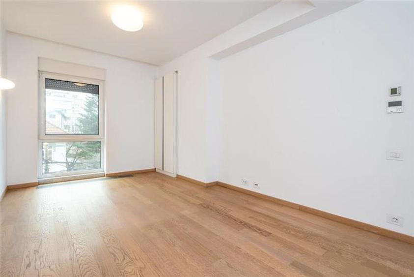 APARTAMENT SITUAT IN IMOBIL NOU, MODERN, IN APROPIEREA PIETEI CHARLES DE GAULLE