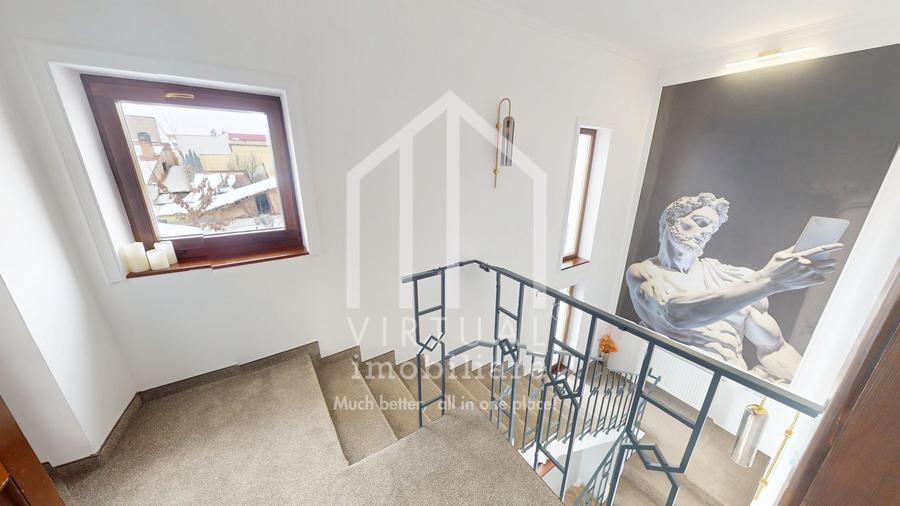Investitia ideala - Pensiune, zona centrala - 14 camere, 2 apartamente