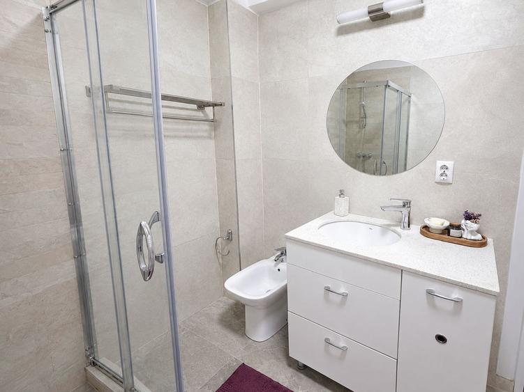 Apartament 3 camere, 80 mp, parcare, gardina, zona Poligon Floresti