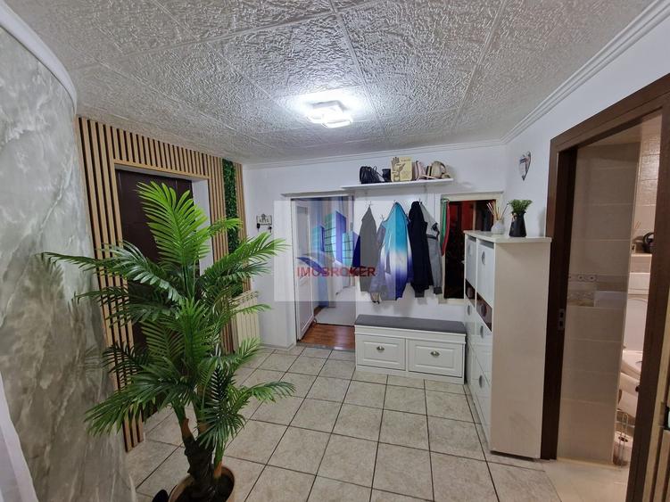 Casa P+M in zona Dealuri Oradea - ideala pentru 2 familii!
