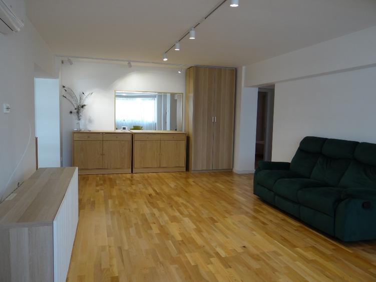 Inchiriere de inchiriat apartament 3 camere Bulevard  Decebal