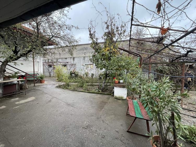 Vila D+P+1E,10 cam,pretabila activitati economice sau birouri,T- 820 mp or.jos - 10