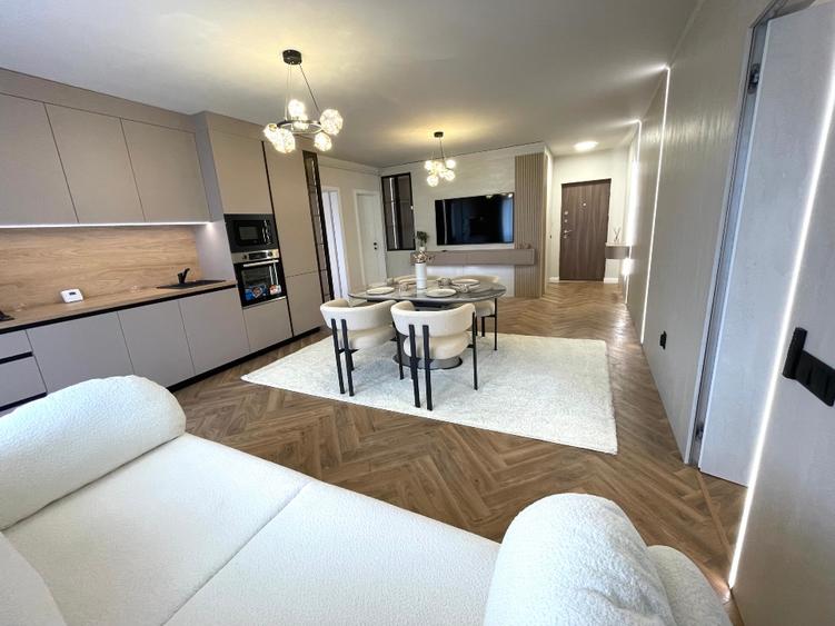 Proprietar vând ap 3 camere Florești, două băi, bloc cu lift