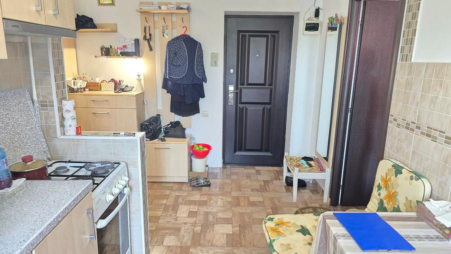 Vand sau Schimb apartament 2 camere decomandat in Deva, etaj 3, Piata Centrala