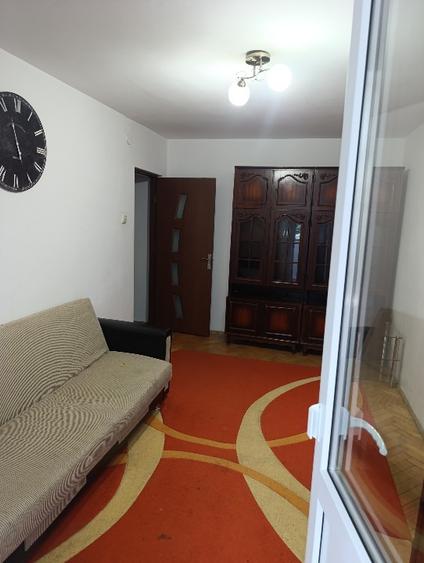 Persoana fizica închiriez apartament cu 3 camare