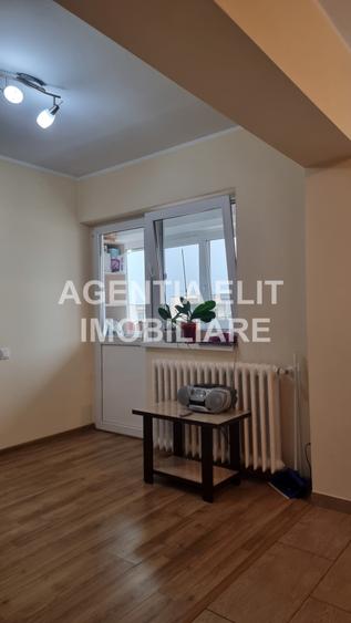 Apartament 4 camere, zona Stadion