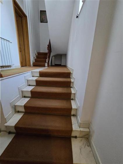 Vila versatila 7 camere + Garaj, Pivnita si Centrala Proprie, zona 1 Mai - Ion M