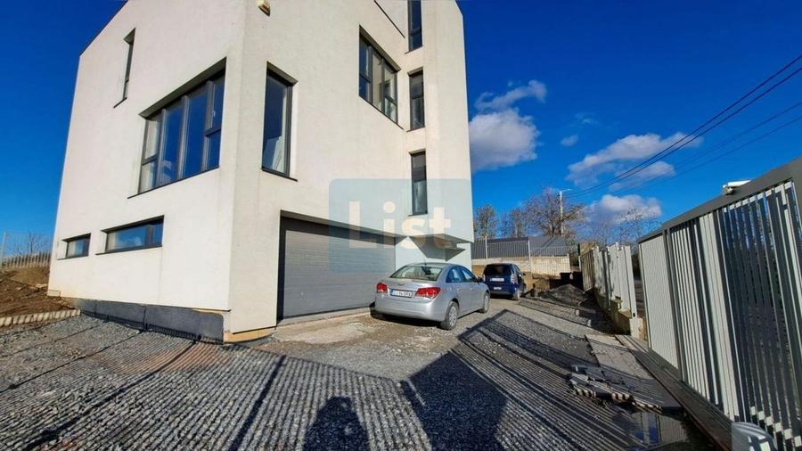 Casa remarcabila, 297 mpu, terasa pe acoperis, garaj, panorama