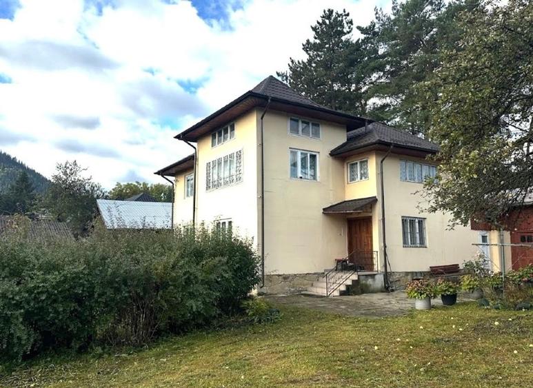 Casă de vânzare în Câmpulung Moldovenesc – Locație centrală, liniște și spațiu g