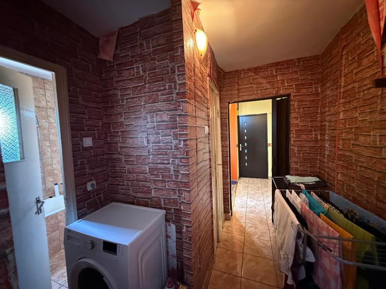 Apartament 2 camere, decomandat, zona Mihai Eminescu