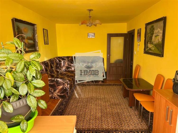 Apartament cu 3 camere decomandat cu balcon in Vasile Aaron - 2