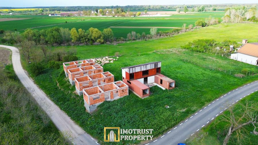 Casă modernă P+1 din containere – teren 575 mp – la 14km de Arad