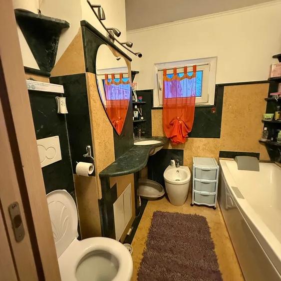 Apartament 3 camere, etajul 2/4, zona Mircea cel Batran