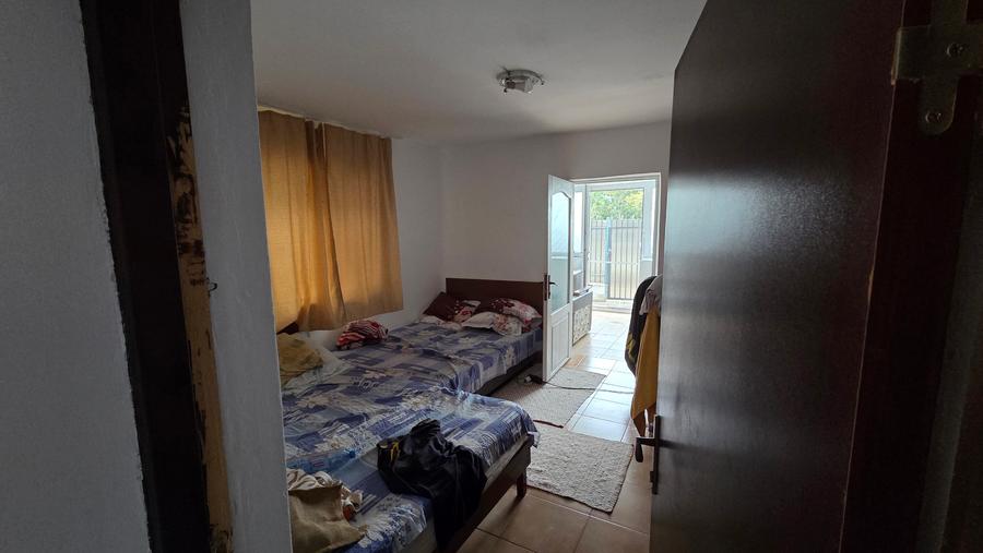 Schitu,casa si teren 547/17 stradal,3 minute de gara,pret 72000 euro