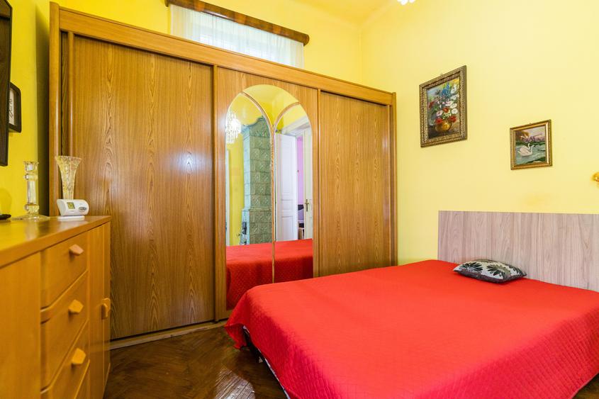 Crisului, casa boiereasca si teren de 800 mp