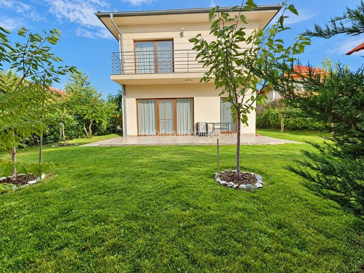 Casă modernă cu grădină 350 mp și garaj încălzit, zona Urbano Shopping
