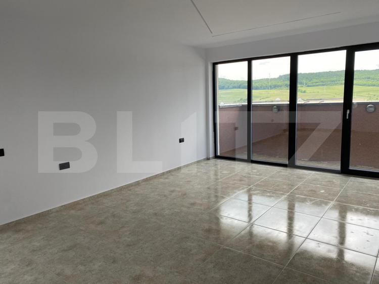 Penthouse 200 mp utili, 400 mp terasa, 2 garaje, 1 parcare, zona Baciu