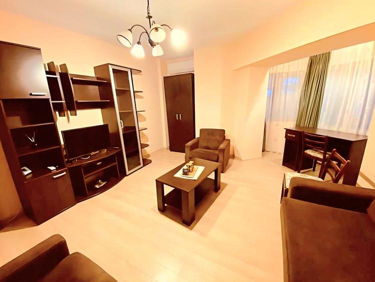 Zona Capitol-Apartament de închiriat cu 2 camere decomandat