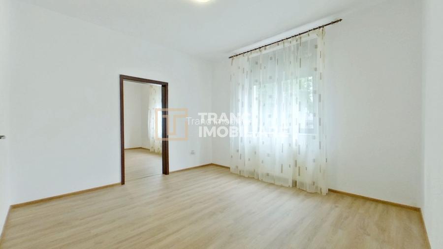 Casa de închiriat în Parneava / Curte spațioasă și confort - 9