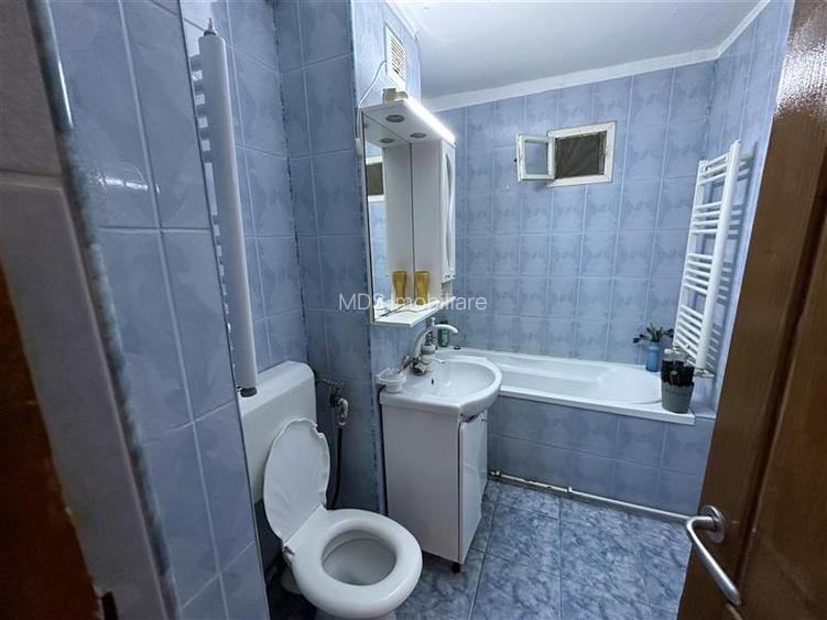 Decomandat etaj intermediar - 15