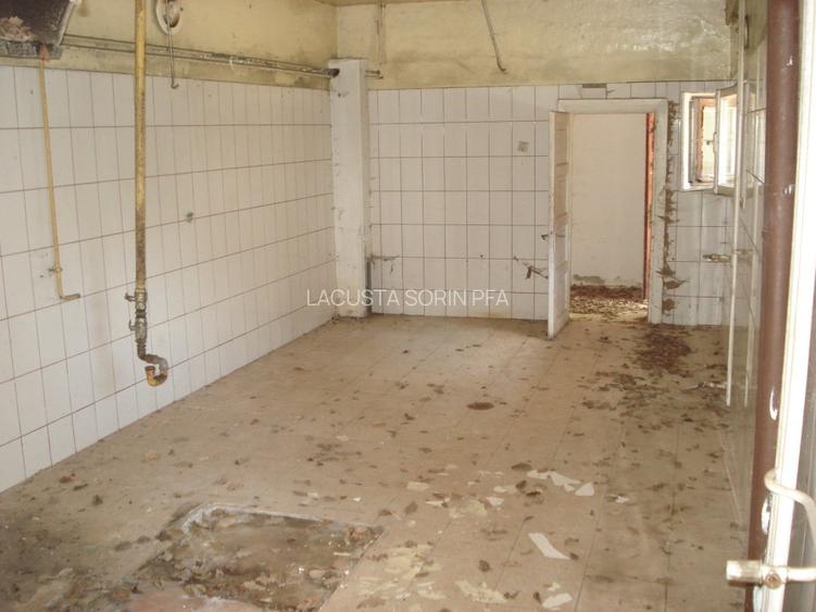 Conac istoric clasa B, 13 ha teren, valoare istorica - 5