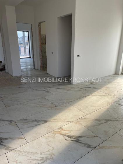 Vila conceputa pentru 3 familii Sanpetru spre Harman - 3