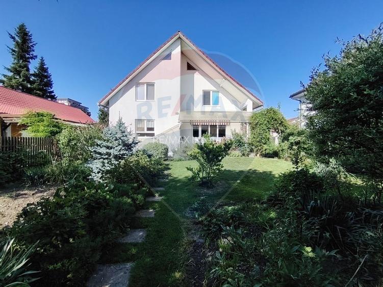 Casă / Vilă cu 8 camere de vânzare în zona Central - 44