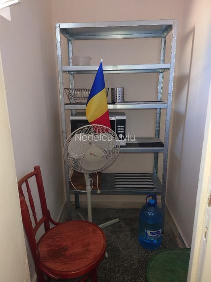 Ofer spre inchiriere apartament cu 3 camere Piata Universitatii - 13