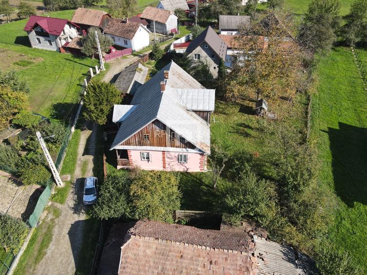 Casa traditional bucovineana la poalele muntilor Bucovinei - 5