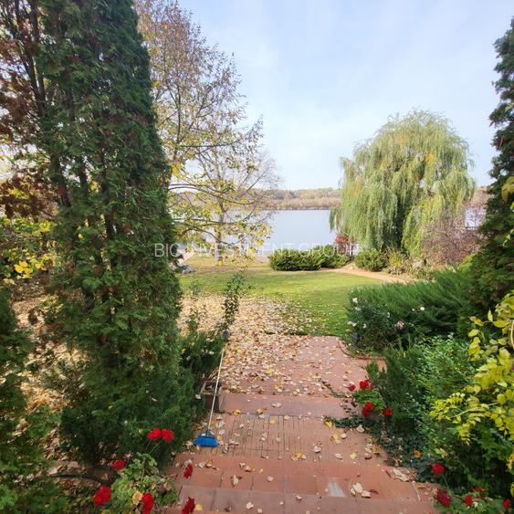 Vila lac snagov in cea mai buna portiune a lacului, ponton, garaj barca, piscina - 3