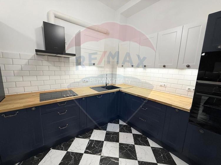 Apartament 4 camere, pe 2 niveluri si curte comuna în Centru - 2