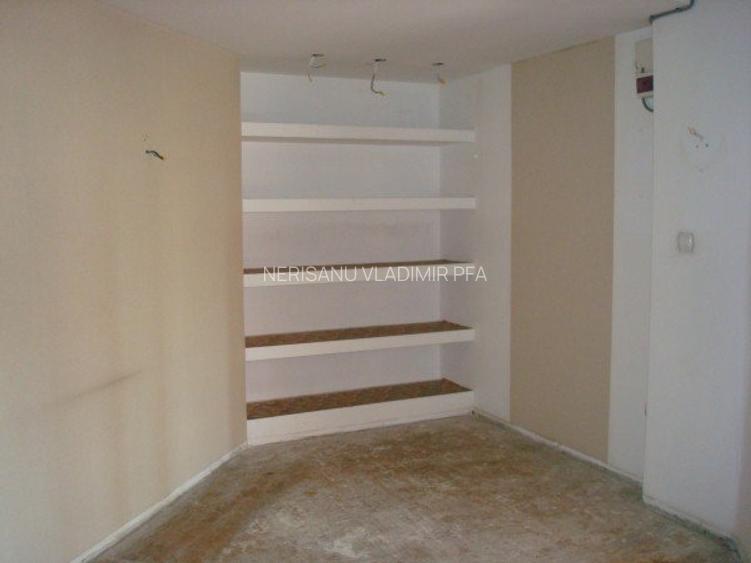 Birou, 96 mp în Universitate - 2