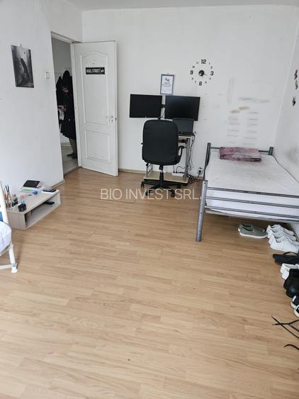 Apartament cu trei camere , decomandat , et.2, Lipovei - 2