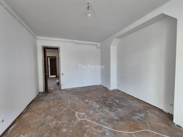 Spatiu birou de inchiriat - 12