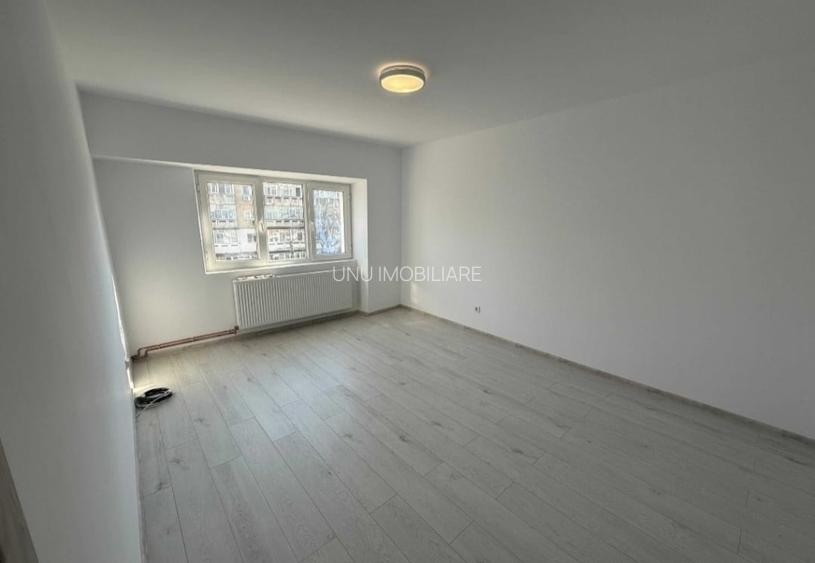 Etaj 3/10 - 2 camere decomandat - renovat - bloc pe cadre - Dacia - 2