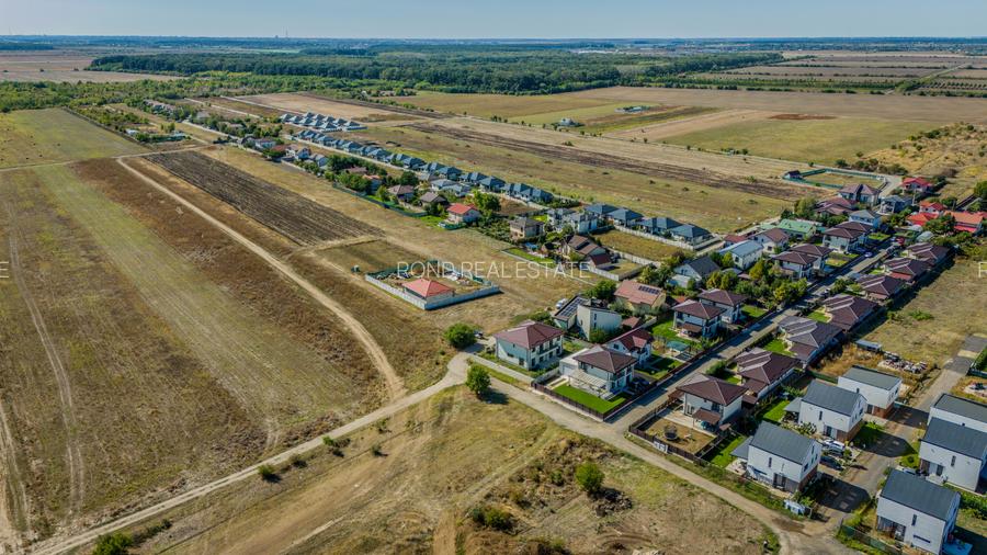 Vila alipita, impecabil executata, teren 350mp, preechipare AC - 12