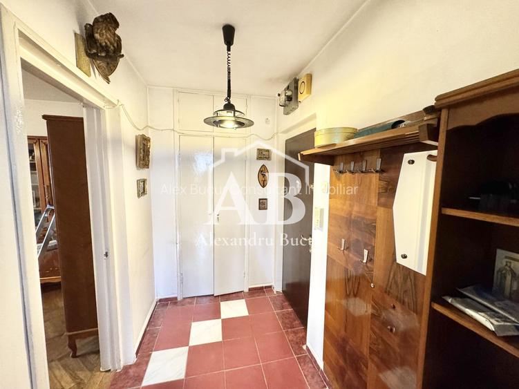 2 Camere Titan – 7 min. Metrou – Lângă Parcul IOR - Ap de renovat - 7