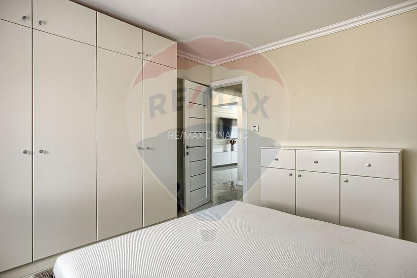 Apartament spectaculos de vanzare: 4 camere, 2 băi, zona Vlaicu - 14