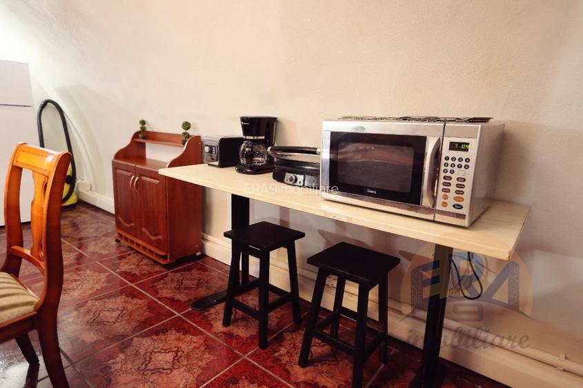 Casa cu 3 apartamente, P-ta Unirii , Str. Primariei - 10