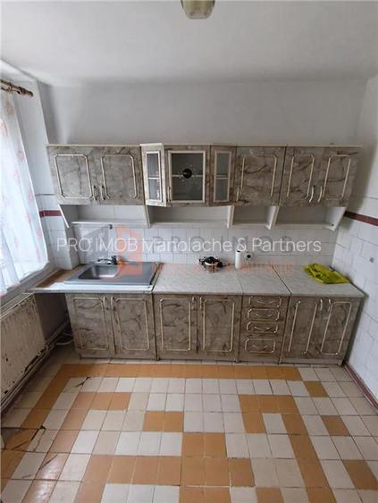 Apartament 3 camere cf 1 decomandat zona 23 August - 8