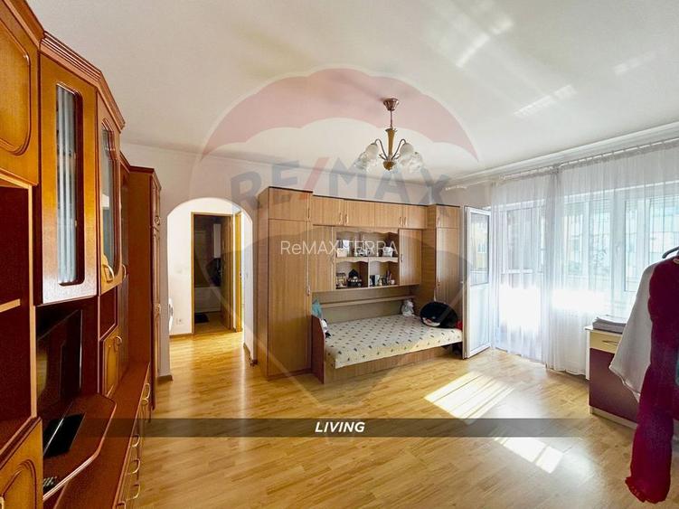 Apartament de închiriat - Petru Rareș - - 3